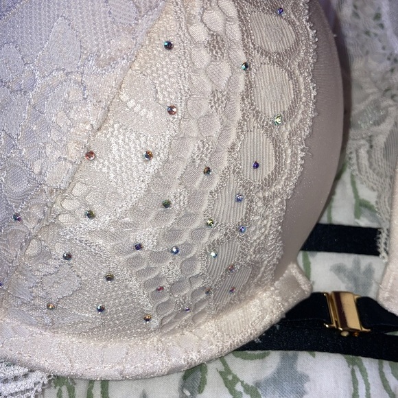 2 for $25 La Senza beige bra 32C - Picture 2 of 8